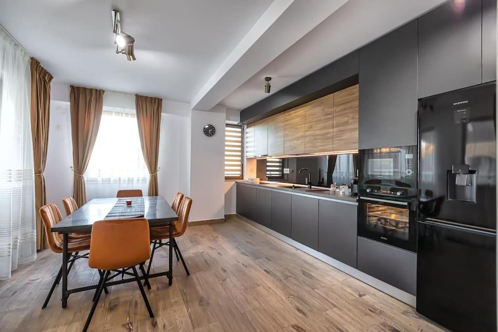 Modern Apartment With City-View Near Poiana Braşov Exterior foto